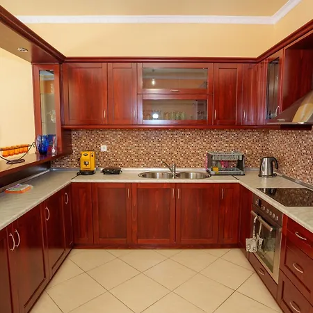 Sunny's Side Apartment *