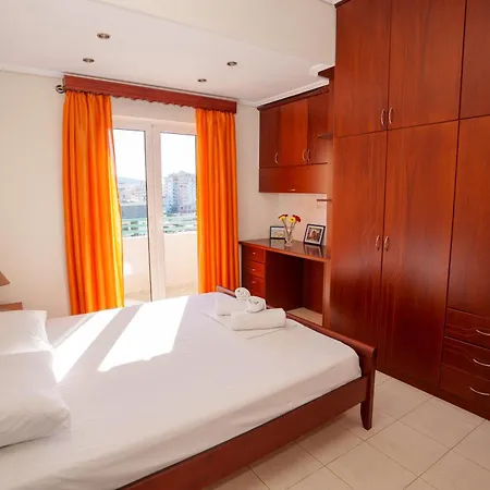 Sunny's Side Apartment *